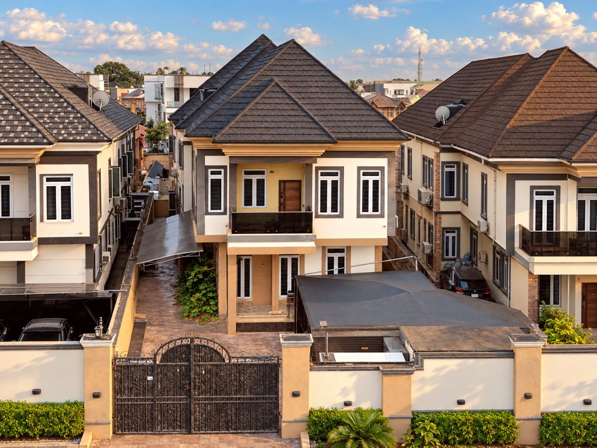 5 bedroom Duplex in Omole Phase 2